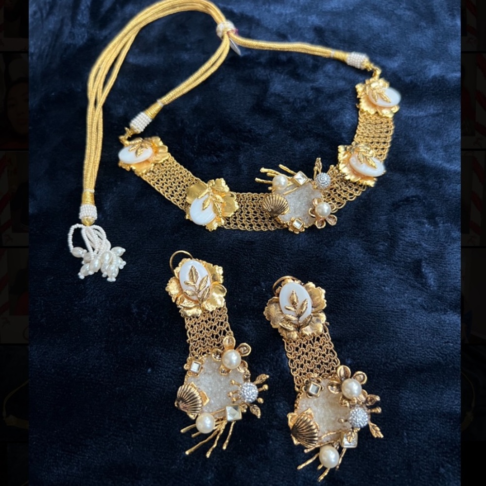 RUHI Collection Statement Choker Set